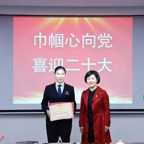 市婦聯(lián)、市總工會(huì)領(lǐng)導(dǎo)來集團(tuán)授牌公交巾幗事業(yè)再迎盛事