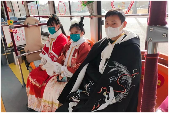 老家河南 心的春運(yùn)︱熟悉的春節(jié)里！ 看洛陽(yáng)公交人的過(guò)年儀式感 