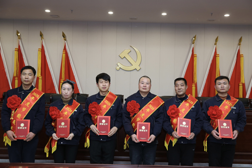 0204 節(jié)能能手從左至右依次為 石亞杰、沈小慶、楊興忠、于俊國、權(quán)振利、吳偉偉.jpg