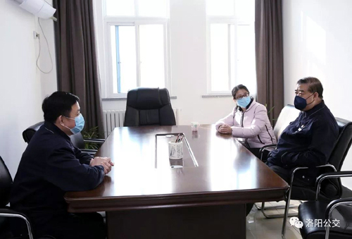 眾志成城、共克時(shí)艱——團(tuán)市委向公交一線捐贈(zèng)疫情防控物資